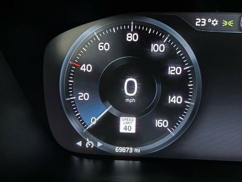 Used 2018 Volvo XC60 T5 Momentum w/ Vision Package image 8