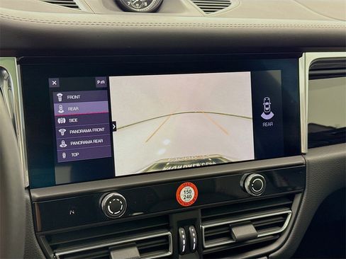 Used 2025 Porsche Macan image 21