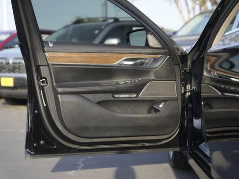 Used 2016 BMW 740i image 30