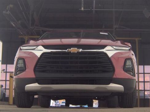 Used 2021 Chevrolet Blazer LT FWD image 2