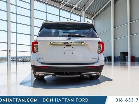 Used 2023 Ford Explorer XLT w/ Equipment Group 202A AWD/4WD image 31
