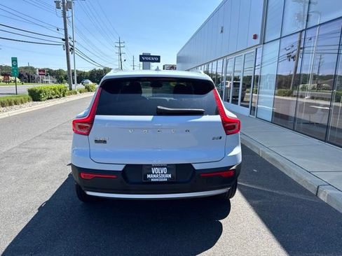 Used 2025 Volvo XC40 B5 Core AWD/4WD image 4