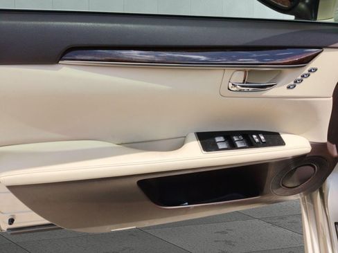 Used 2018 Lexus ES 350 w/ Luxury Package w/Wood Trim FWD image 8