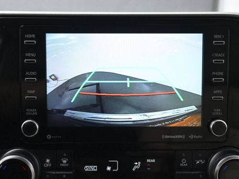 Used 2022 Toyota Highlander XLE AWD/4WD image 30