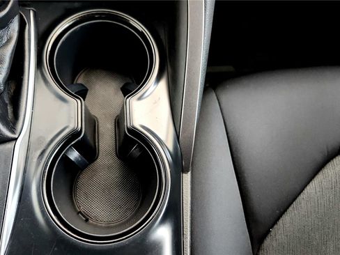 Certified 2018 Toyota Camry LE w/ Convenience Package image 26