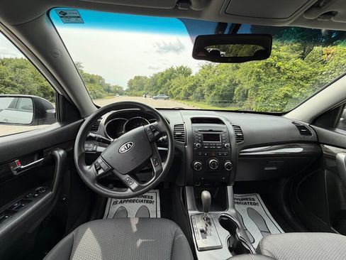 Used 2012 Kia Sorento LX w/ Convenience Pkg FWD image 10