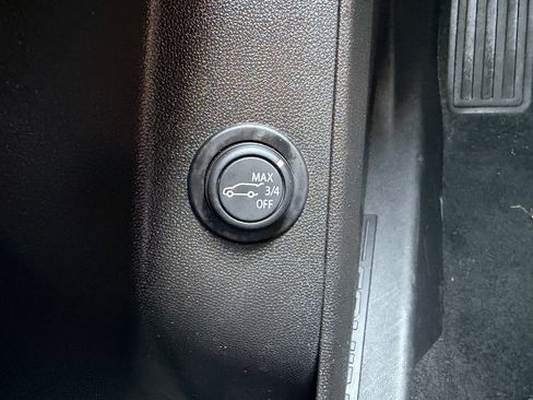 Used 2020 Chevrolet Equinox LT FWD image 26