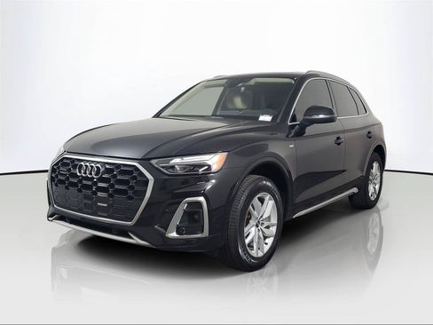 Used 2023 Audi Q5 2.0T Premium w/ Convenience Package AWD/4WD image 3
