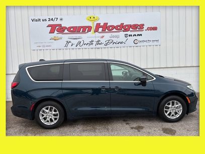Used 2023 Chrysler Pacifica Touring-L