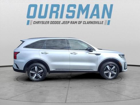 Used 2021 Kia Sorento EX w/ Panoramic Sunroof Package image 2