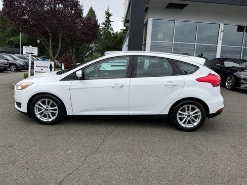 Used 2018 Ford Focus SE FWD image 2