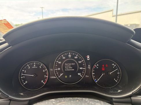 Used 2024 MAZDA MAZDA3 s FWD image 10