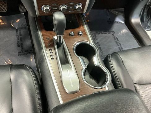Used 2020 Nissan Pathfinder Platinum FWD image 16