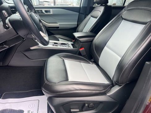 Used 2023 Ford Explorer XLT w/ Equipment Group 202A AWD/4WD image 24