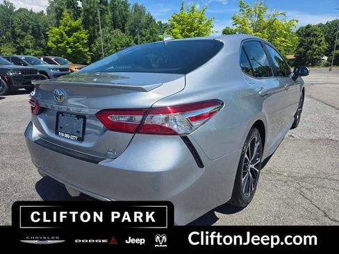 Used 2020 Toyota Camry SE w/ Cold Weather Package AWD/4WD image 4