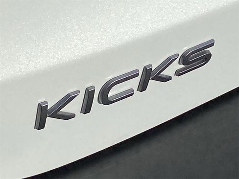 New 2026 Nissan Kicks SR FWD image 8