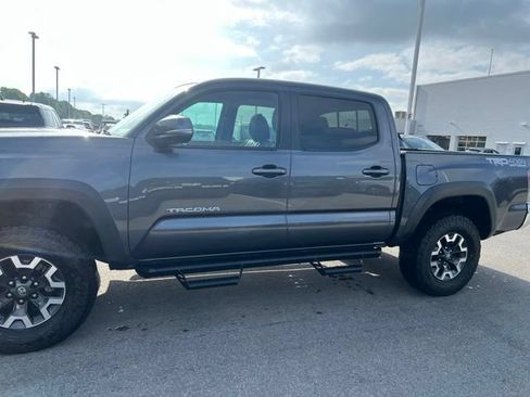 Used 2021 Toyota Tacoma TRD Off-Road AWD/4WD image 9