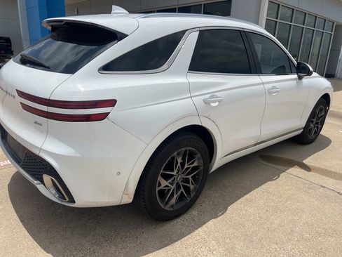 Used 2022 Genesis GV70 2.5T w/ Advanced Package AWD/4WD image 5
