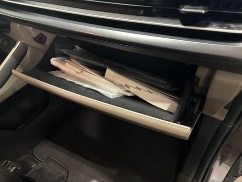 Used 2025 Kia Carnival FWD image 38