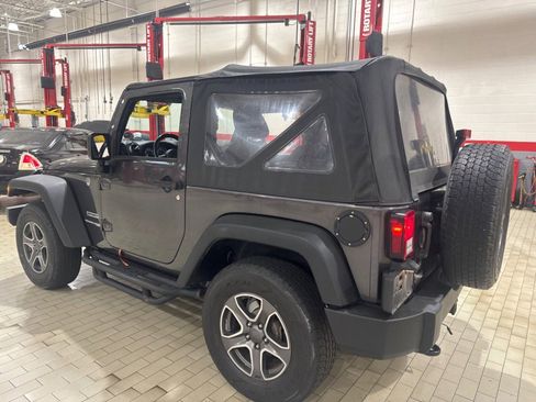 Used 2018 Jeep Wrangler Sport AWD/4WD image 10