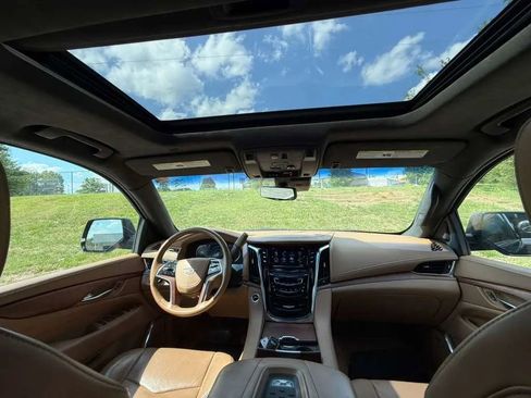Used 2017 Cadillac Escalade Platinum AWD/4WD image 15