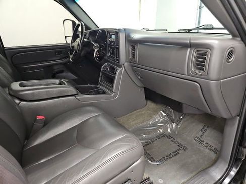 Used 2004 GMC Sierra 2500 SLT w/ Heavy-Duty Power Package image 33
