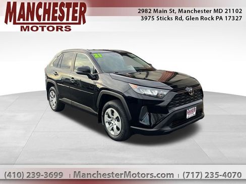 Used 2021 Toyota RAV4 LE image 1
