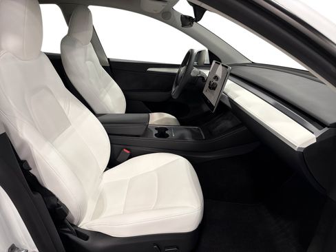 Certified 2023 Tesla Model Y AWD image 13