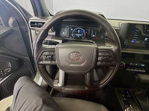 Used 2025 Toyota Tacoma SR5 AWD/4WD image 12