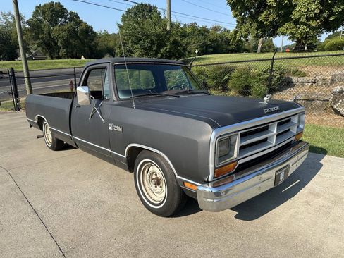Used 1987 Dodge D/W Truck 100 RWD image 3
