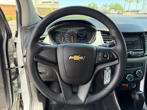Used 2020 Chevrolet Trax LS FWD image 16
