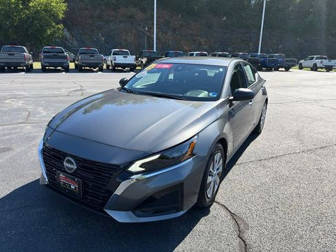 Certified 2025 Nissan Altima 2.5 S FWD image 3