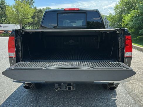 Used 2014 Nissan Titan SV image 7