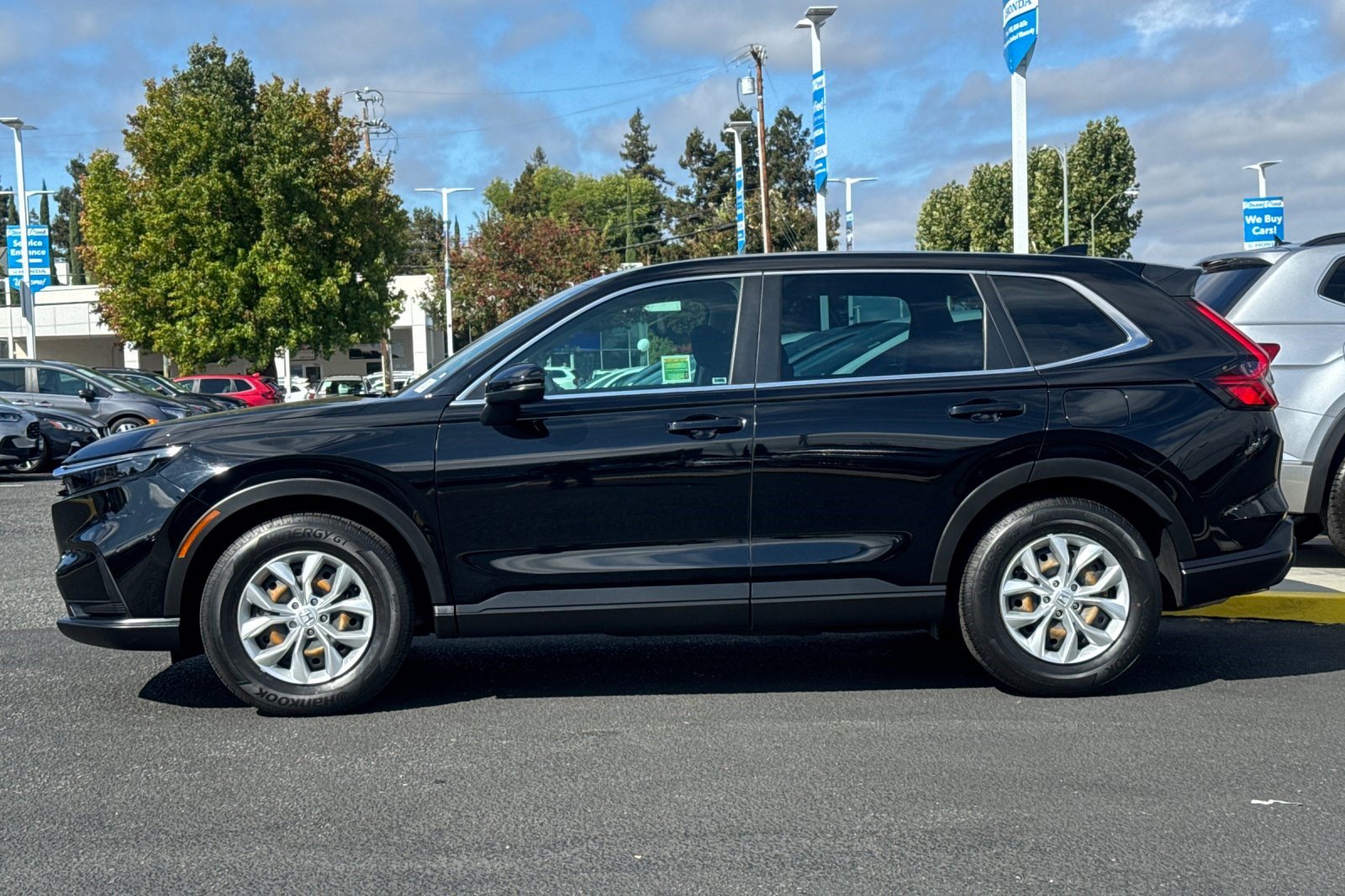Used 2024 Honda CR-V LX image 2