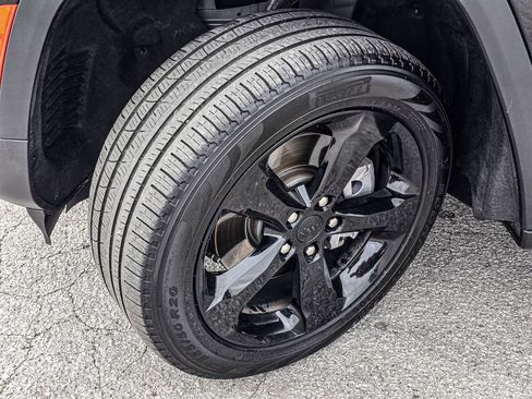 Used 2025 Jeep Grand Cherokee L Limited w/ Luxury Tech Group II AWD/4WD image 10