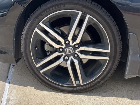 Used 2017 Honda Accord Touring image 17