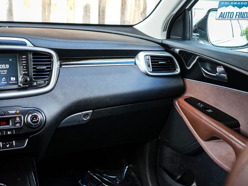 Used 2019 Kia Sorento SX image 21
