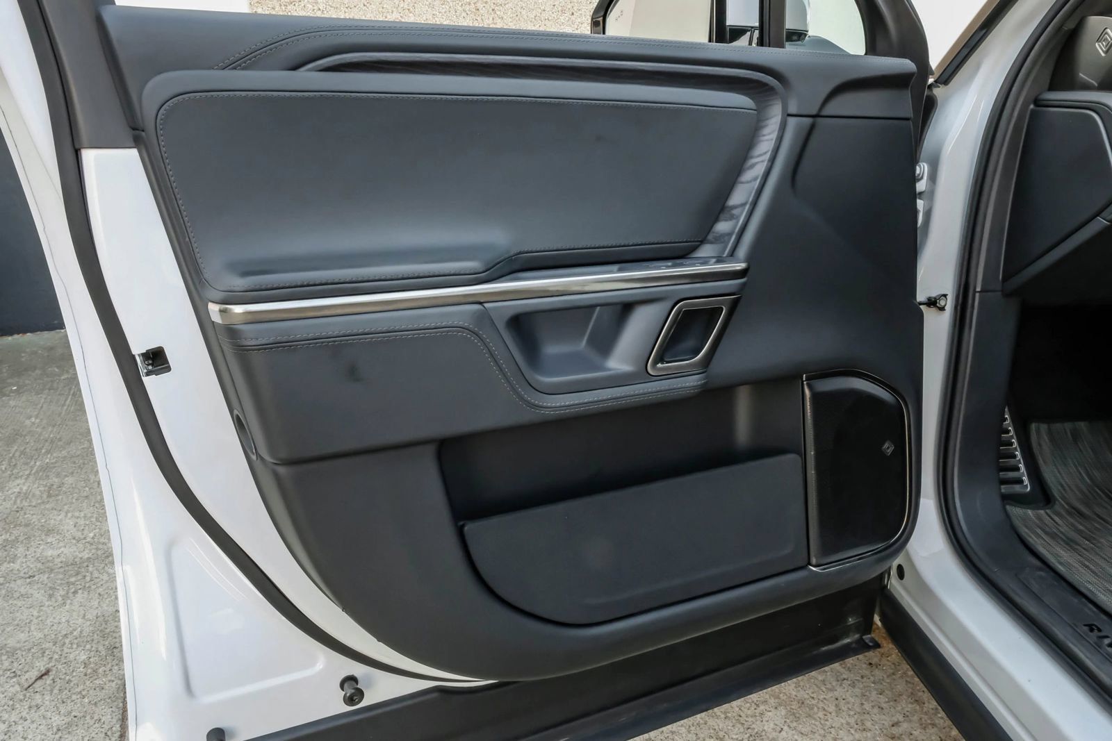 Used 2024 Rivian R1S Adventure Dual AWD/4WD image 55