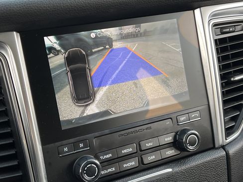 Used 2018 Porsche Macan S image 25