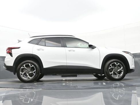 Used 2024 Chevrolet Trax LT w/ Driver Confidence Package image 40