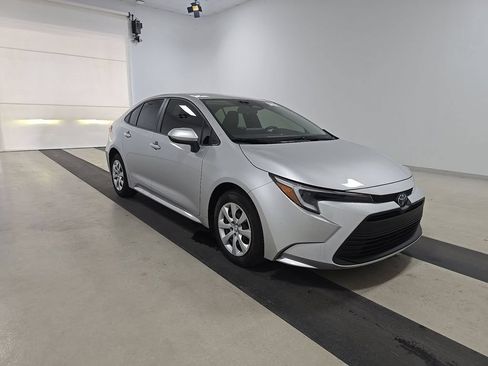 Used 2025 Toyota Corolla LE w/ Convenience Package FWD image 2