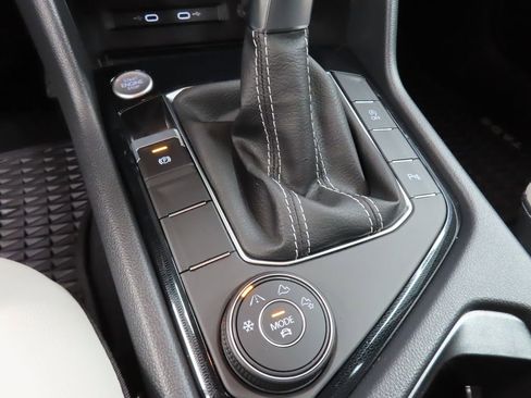 Used 2025 Volkswagen Taos SE image 52