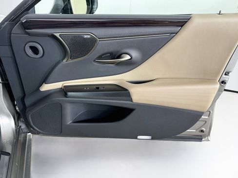 Used 2019 Lexus ES 300h Ultra Luxury FWD image 33