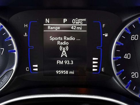 Used 2020 Chrysler Voyager Lxi FWD image 27