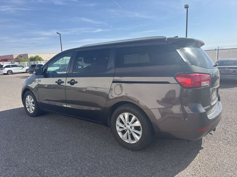 Used 2016 Kia Sedona LX w/ LX Convenience Package image 3