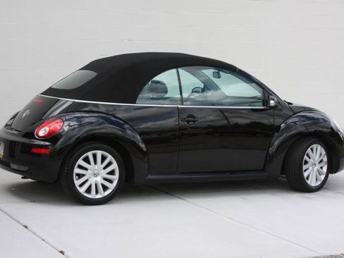 Used 2008 Volkswagen Beetle SE FWD image 17