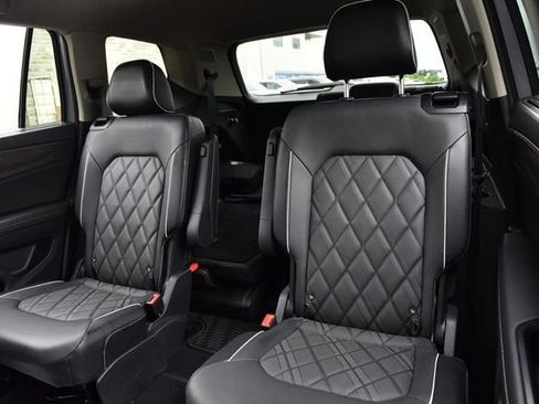 Certified 2024 Volkswagen Atlas SEL Premium R-Line AWD/4WD image 22