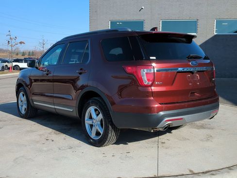 Used 2016 Ford Explorer XLT w/ Equipment Group 202A image 5