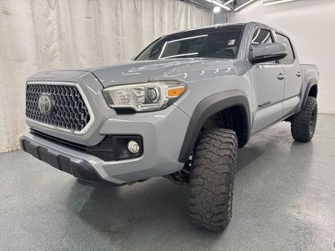 Used 2019 Toyota Tacoma TRD Off-Road w/ Technology Package AWD/4WD image 5