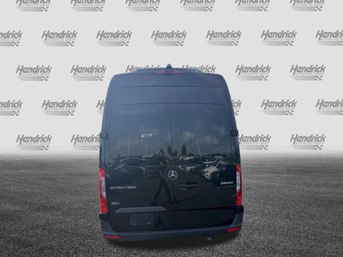 Used 2024 Mercedes-Benz Sprinter 2500 image 9